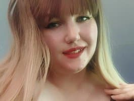 Catch girl MiaLaFoxis, a white solo cam starlet, broadcasting live in her private room