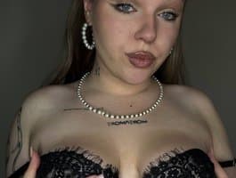 Monna-Krrrista enjoys watch russian cam girls perform sensual private shows.