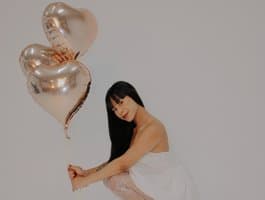 kimhilton-