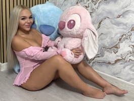 DaisyAbby03 enjoys meet lovely zimbabwean girls on cam.