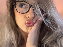 Athletic blondes blondes showing off athletic figures in playful cam chats with MaddieBryggs.