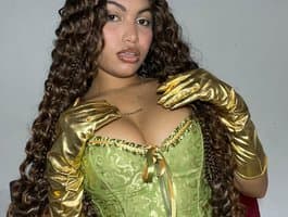 Girl bubblebutt valeria-martinez19 shaking bubble butt on cam.