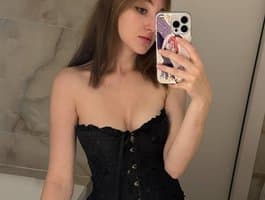 Watch girl use pumps for intimate webcam shows, as seen in pump Alice-World8's sensual performances.