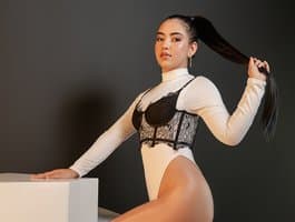 Ladies performing live cd sets, catch girl SophieLanne's stream now