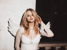 Latvian girl LeilaGerveler broadcasting intimate webcam chat