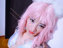 Australia's hottest cam girl await you - watch australian AngelaQueen perform live.