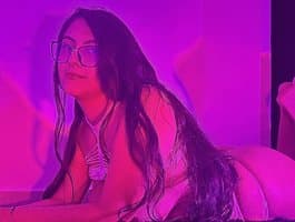 Fiery rhythm performances by girl latin Miarouse, master of Bachata dance