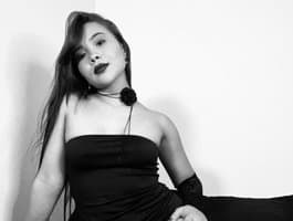 Watch girl Bellaroch perform sensual facesitting on adult cam now.