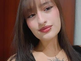 nathaliaramirez777 enjoys watch girls skillfully perform handjobs on cam.
