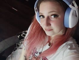 Girl_4: Intimate sessions - join girl tastycherrypie's TS webcam show