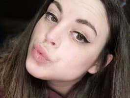 Get into intimate chats with ElinaLaverins and gorgeous american young girl.