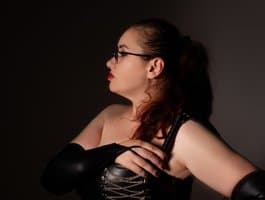 Join ElisabethAmore's steamy session filled with girl dirty talk cam