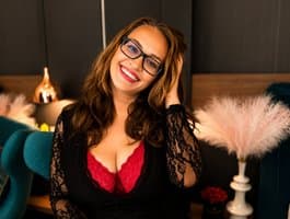 Girl Teases with Lovense device during live show JasmineWhite