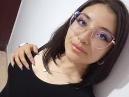 Join girl pump phoenixx777 as she strapped on red pumps for an intimate live pumping show.