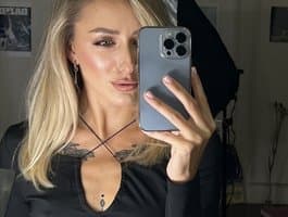 Blowjob Girl demonstrating sucking skills on intimate webcam shows Hornybabyes