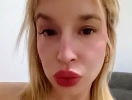 Kissing Join girl sharing intimate smooches live online Evaluna23a