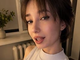 Watch girl double penetration MarieDrakeford getting dicked down by two studs on live DP cams