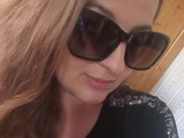 Girl ayanakiss skillfully fisting on adult cam