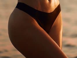 Cut Girl giving themselves new looks in real-time webcam feed Evee