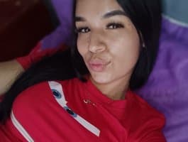 Latin cam girl GagPrincess entices with sensual merengue performance
