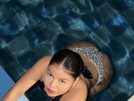 Latin cam girl Llittlemaya entices with sensual merengue performance