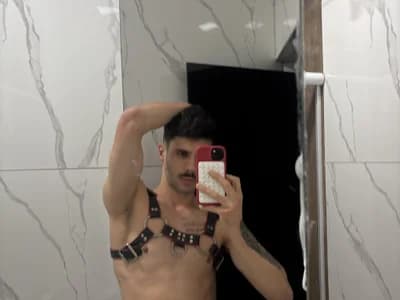 Bonding over games live with 'guy gamers slaamdopee' as he plays Among Us on cam