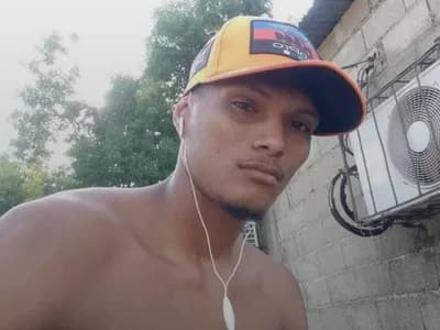 Catch guy doing bukkake live on these webcam shows. muruganlatino