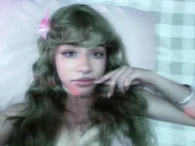 Dildo or vibrator watch girls skillfully use dildos and vibrators on adult cams with heybabymatcha.