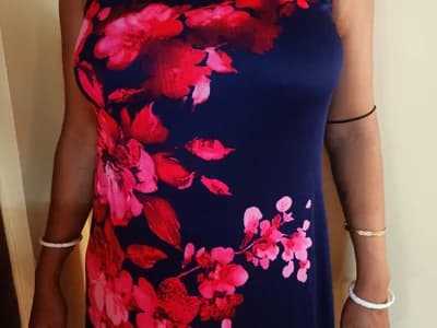 Witness lovely Indian cam girl BongQueen9 in a private striptease.