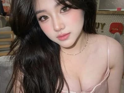 Watch girl Pinkatyna's intimate Vietnamese webcam show