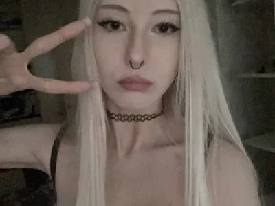Blondes teens Get into cam chats with golden-haired girl like her. Join now! Mililluu