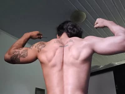 Find guy lucweed, a desirable Brazilian cam star awaits you