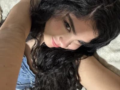 Girl Join live session with stunning Ecuadorian beauty online now dani_bela