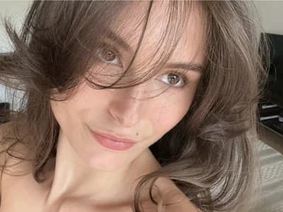 Cosplay webcam fun with girl cosplay young SophiiaStarr, a young actress performing live