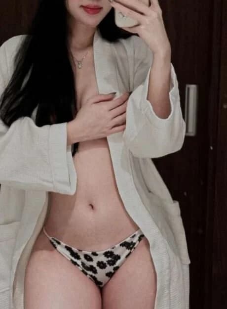 See girl topless grannies Suzu_xx01's ample bosom as she strips for the camera, a true topless granny delight.