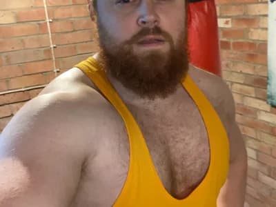 Guy BigAss_Ginger displays his buns on this bottom heavy male streams broadcast, join in.
