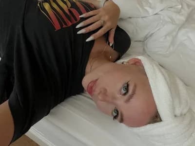 Erotic dance Watch erotic dances by couple performed live and uncut Lizzy_meoww