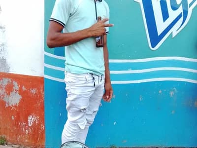 Join guy as he engages in live selfsucking action soyramos123