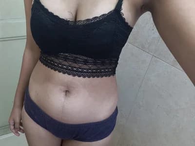 Couple's adult cam show features naughty dirty talk and suggestive play MalluSis