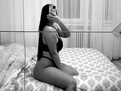 Rubi_9ahbouna enjoys listen to naughty girls spice up private shows with dirty talk.