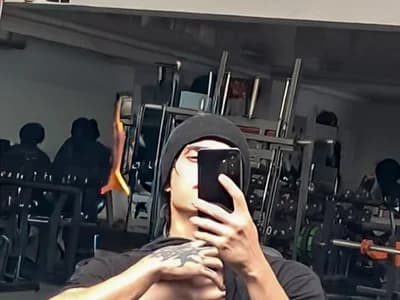 Join eren_jeager for guys connect with goth cam models for intriguing chats.