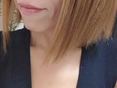 Naughty sexting exchange between girl and viewer on live chat yuu_xxx_yuu