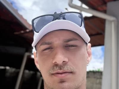 Guy discovers sexy Brazilian cam shows on roberthrichardc's profile