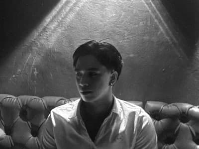 Non binary guy Two-spirit cam performances enchant viewers horny_jamesxx