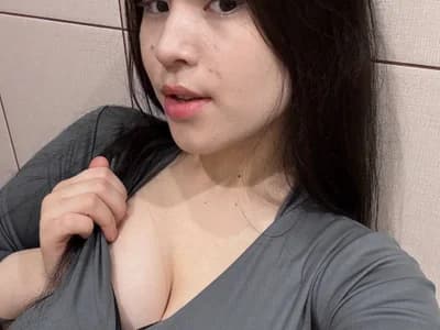 Join girl pegging KatherineMaginn as she dominates with strap-on live