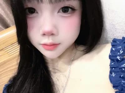 Join girl interactive toys xiaoxiao2005's live stream to watch her skillfully use an interactive sex toy