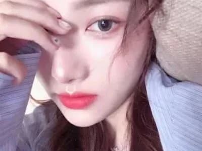Girls experiment with nipple toys on steamy cam shows with feifei-love.