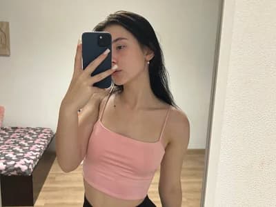 Join girl EvaHearts for intimate ASMR encounters online