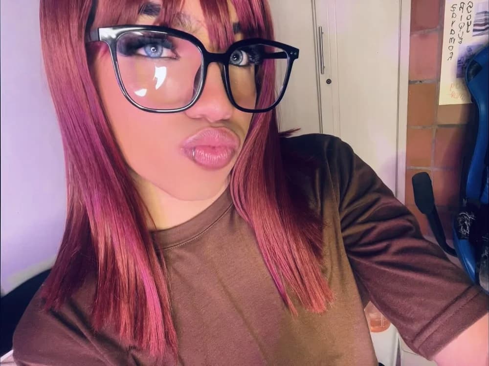 Trans Luxurious privates young trans models offer luxurious private shows. with Baby-Angel777
