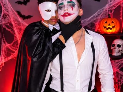 Bdsm Get into kinky talk with dominant guy online. GoldenBoyDuo